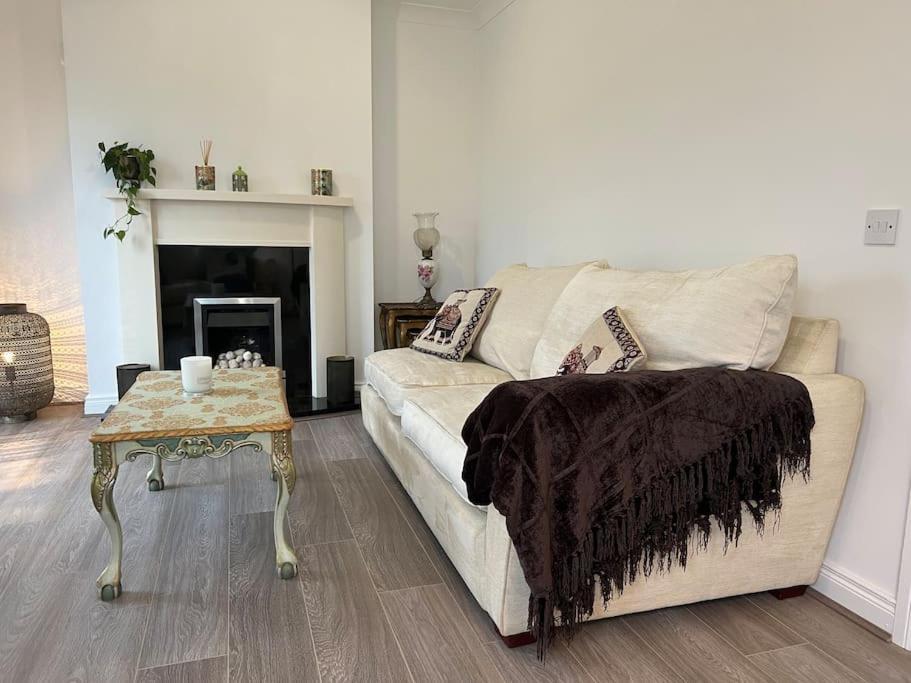 Cosy 2 Double Bed Apartment スウォーズ エクステリア 写真