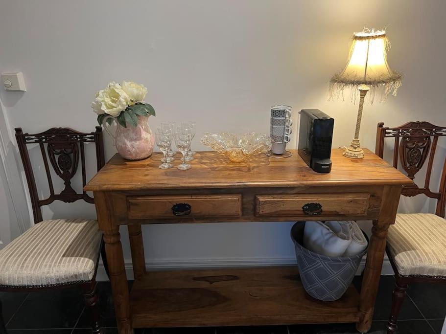 Cosy 2 Double Bed Apartment スウォーズ エクステリア 写真